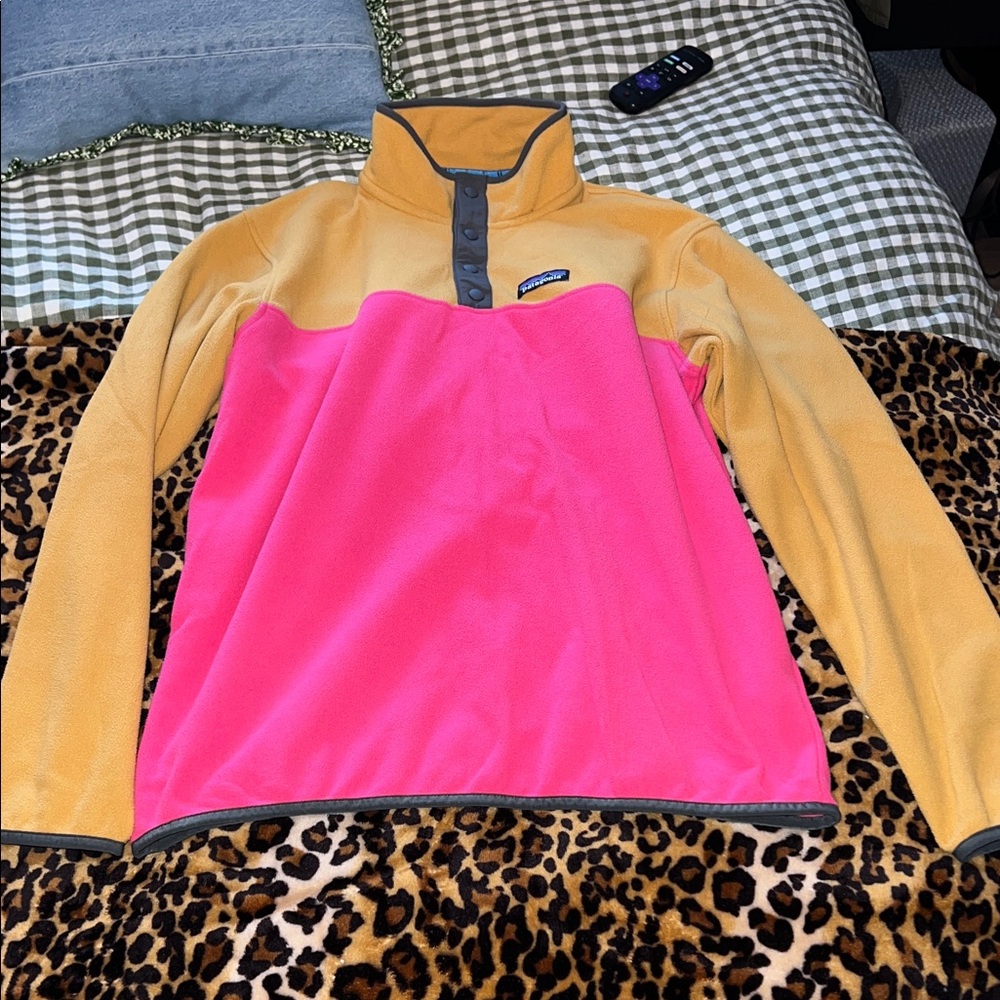 Patagonia pink and gold synchilla